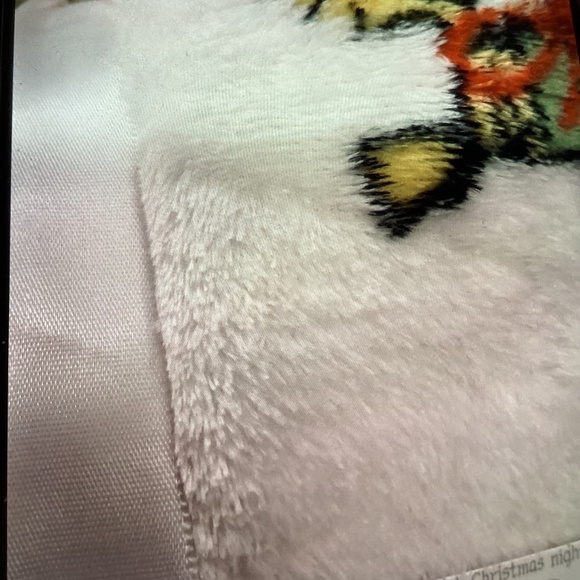 New Christmas Peanuts Snoopy Plush and Throw - Picture 5 of 7